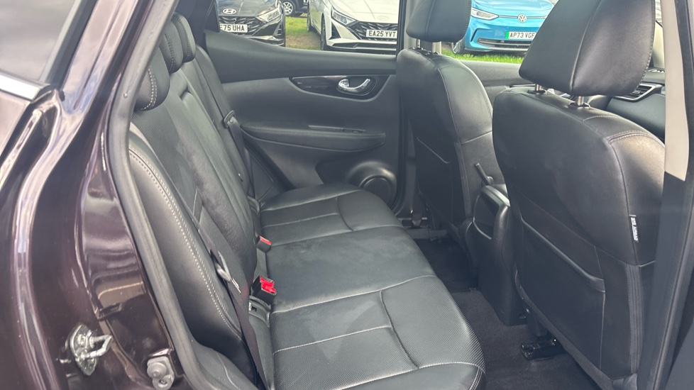 Nissan Qashqai 1.2 DiG-T Tekna [Non-Panoramic] 5dr Petrol Hatchback - Image 16
