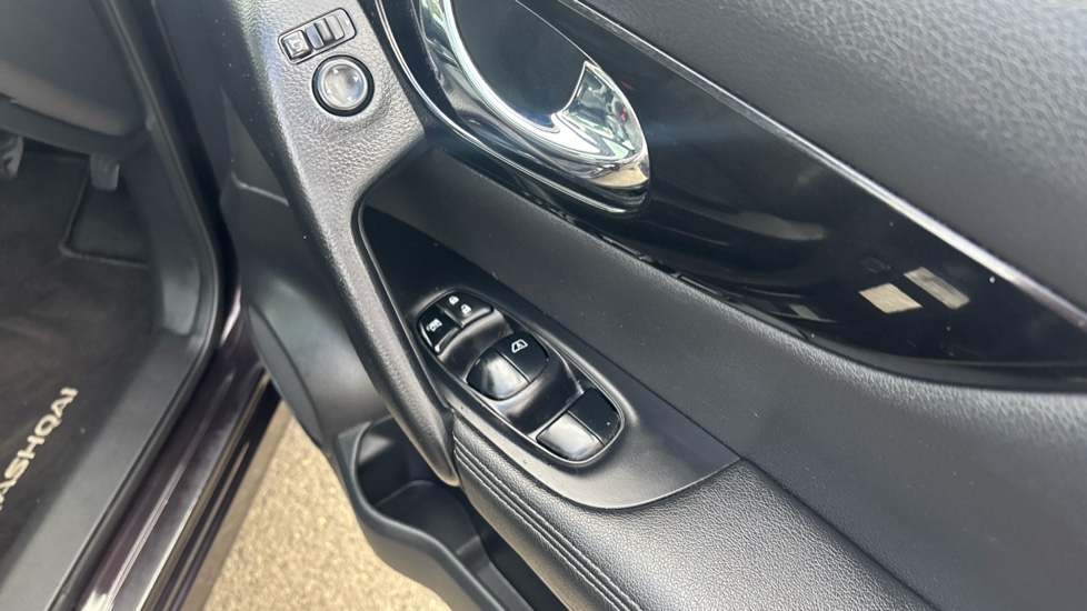 Nissan Qashqai 1.2 DiG-T Tekna [Non-Panoramic] 5dr Petrol Hatchback - Image 32