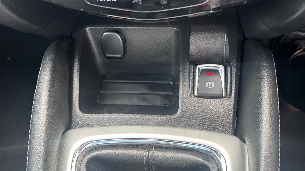 Nissan Qashqai 1.2 DiG-T Tekna [Non-Panoramic] 5dr Petrol Hatchback - Image 37