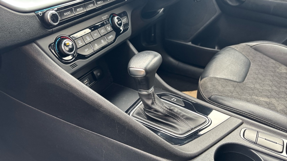 Kia Niro 1.6 GDi Hybrid 2 5dr DCT Hybrid Estate - Image 13