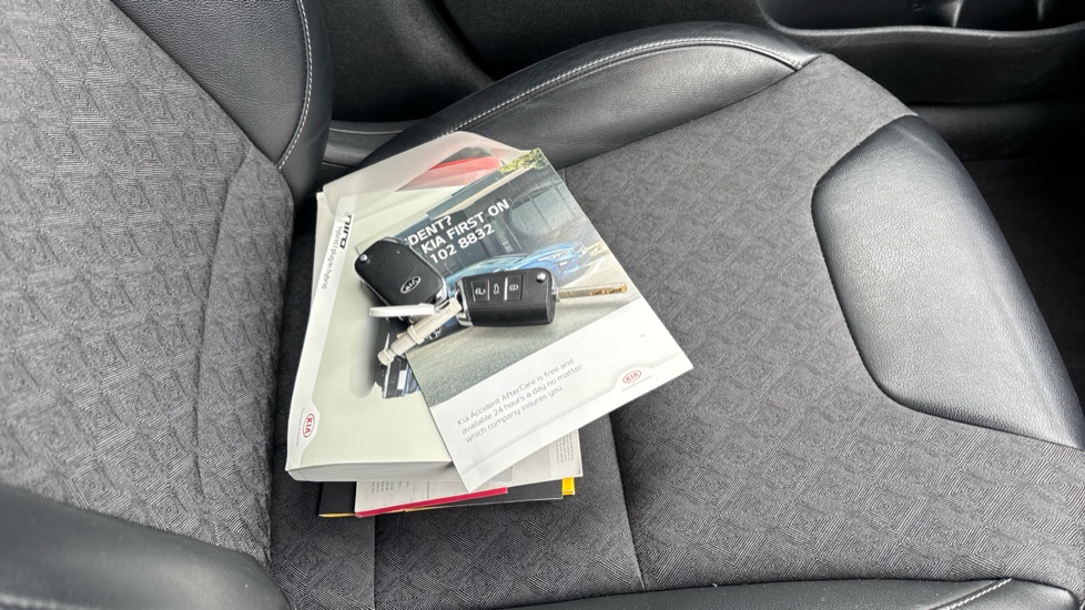Kia Niro 1.6 GDi Hybrid 2 5dr DCT Hybrid Estate - Image 19