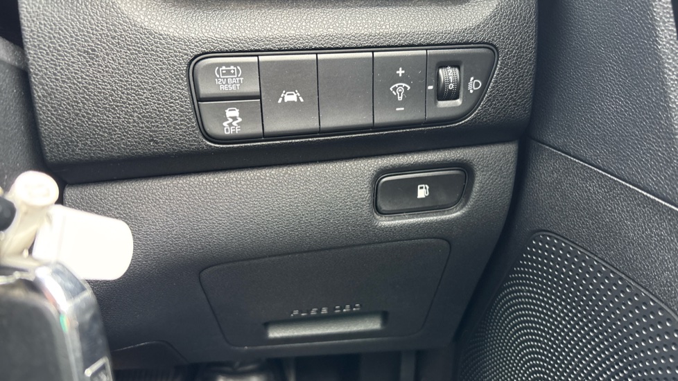Kia Niro 1.6 GDi Hybrid 2 5dr DCT Hybrid Estate - Image 23