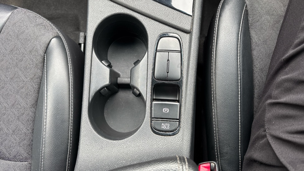Kia Niro 1.6 GDi Hybrid 2 5dr DCT Hybrid Estate - Image 32