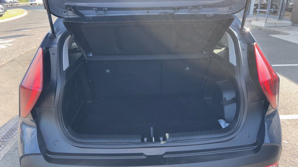 Hyundai BAYON 1.0 TGDi 48V MHEV Premium 5dr Petrol Hatchback - Image 4