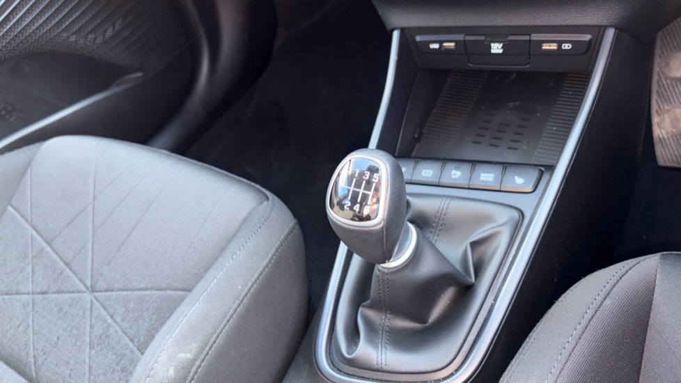 Hyundai BAYON 1.0 TGDi 48V MHEV Premium 5dr Petrol Hatchback - Image 13