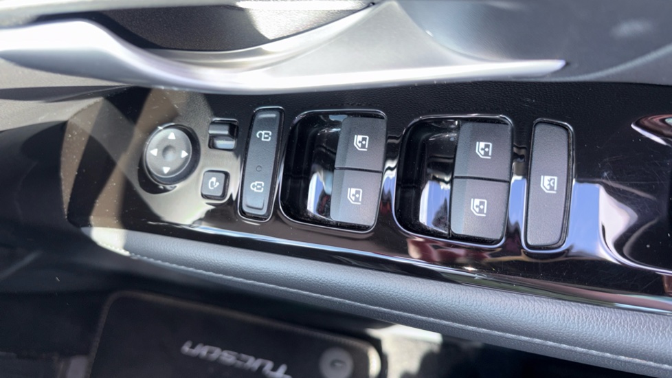 Hyundai TUCSON 1.6 TGDi Hybrid 230 Ultimate 5dr 2WD Auto Hybrid Estate - Image 21