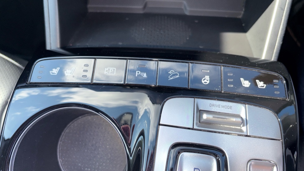 Hyundai TUCSON 1.6 TGDi Hybrid 230 Ultimate 5dr 2WD Auto Hybrid Estate - Image 30