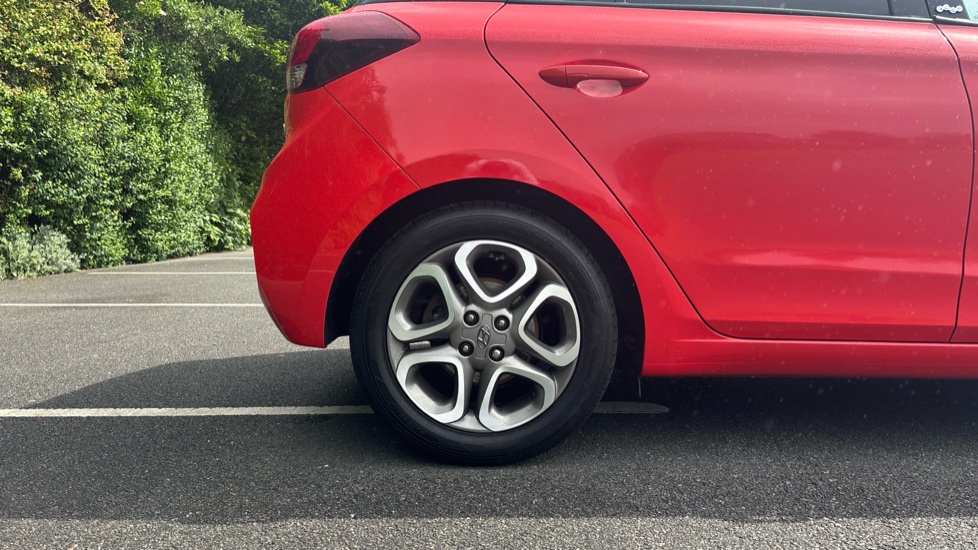 Hyundai i20 1.2 MPi Play 5dr Petrol Hatchback - Image 7