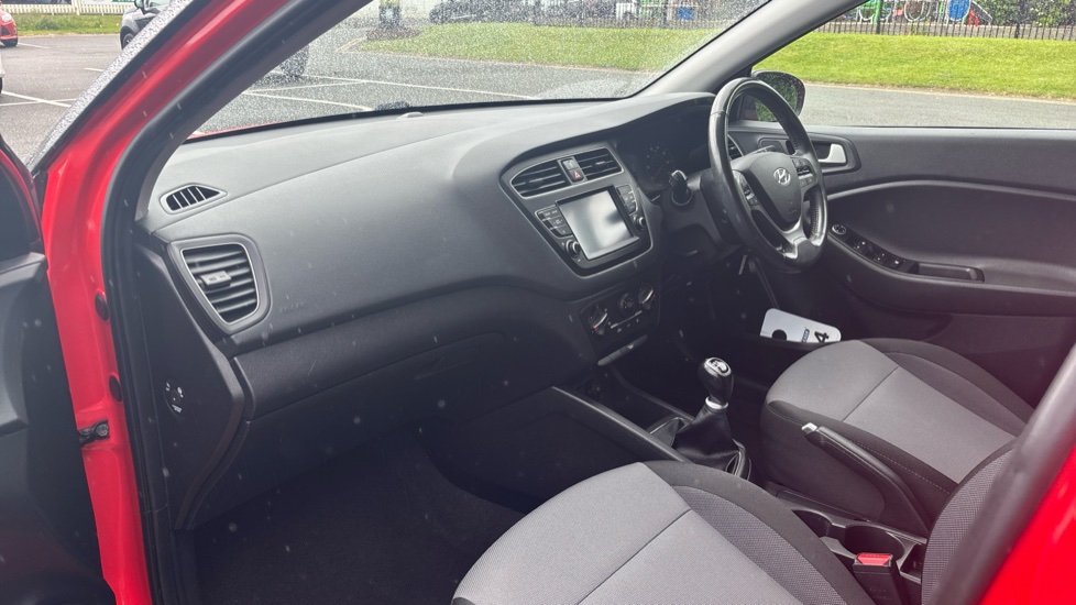 Hyundai i20 1.2 MPi Play 5dr Petrol Hatchback - Image 9