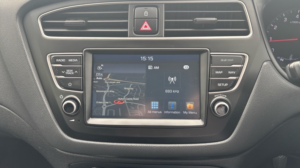 Hyundai i20 1.2 MPi Play 5dr Petrol Hatchback - Image 12
