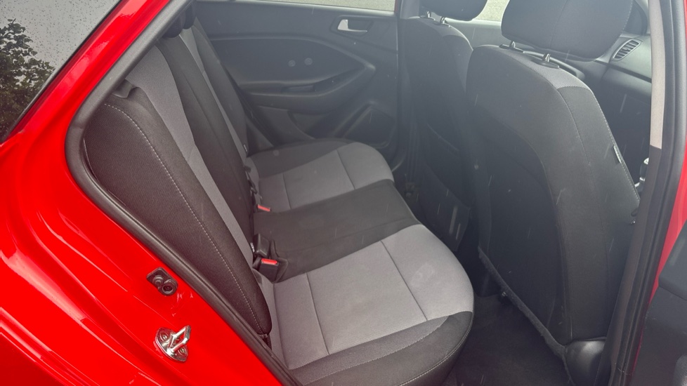 Hyundai i20 1.2 MPi Play 5dr Petrol Hatchback - Image 16