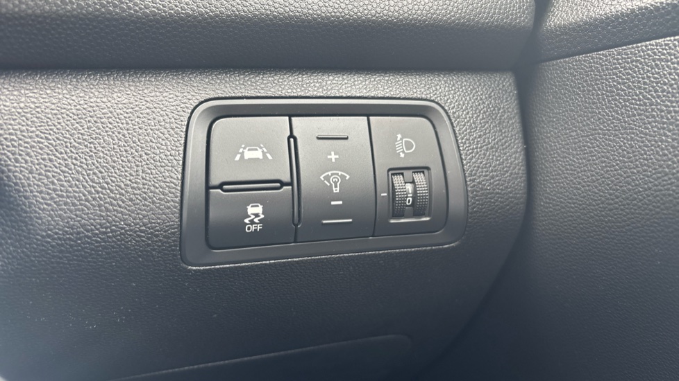Hyundai i20 1.2 MPi Play 5dr Petrol Hatchback - Image 25
