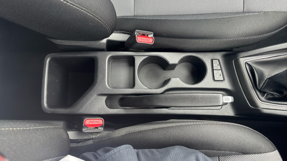 Hyundai i20 1.2 MPi Play 5dr Petrol Hatchback - Image 30