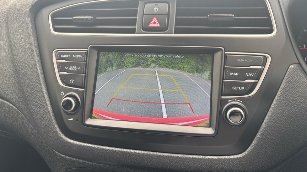 Hyundai i20 1.2 MPi Play 5dr Petrol Hatchback - Image 33