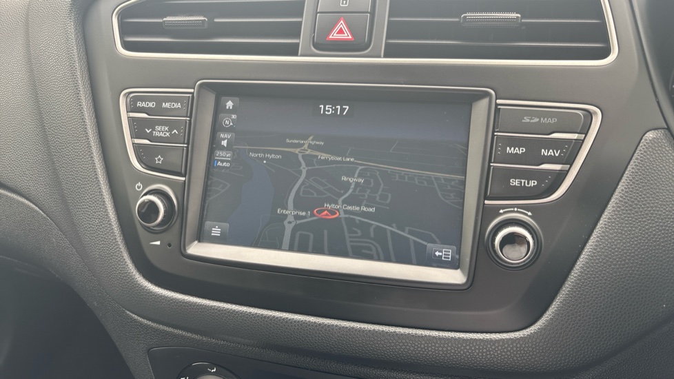 Hyundai i20 1.2 MPi Play 5dr Petrol Hatchback - Image 34