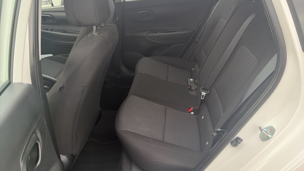 Hyundai i20 1.0T GDi 48V MHD SE Connect 5dr Petrol Hatchback - Image 16