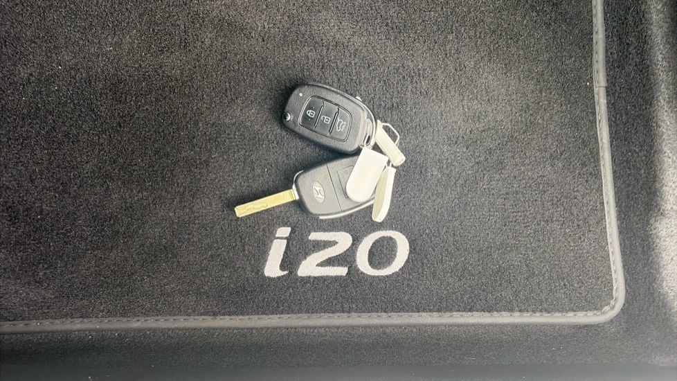 Hyundai i20 1.0T GDi 48V MHD SE Connect 5dr Petrol Hatchback - Image 20