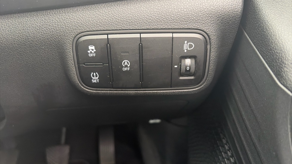 Hyundai i20 1.0T GDi 48V MHD SE Connect 5dr Petrol Hatchback - Image 29