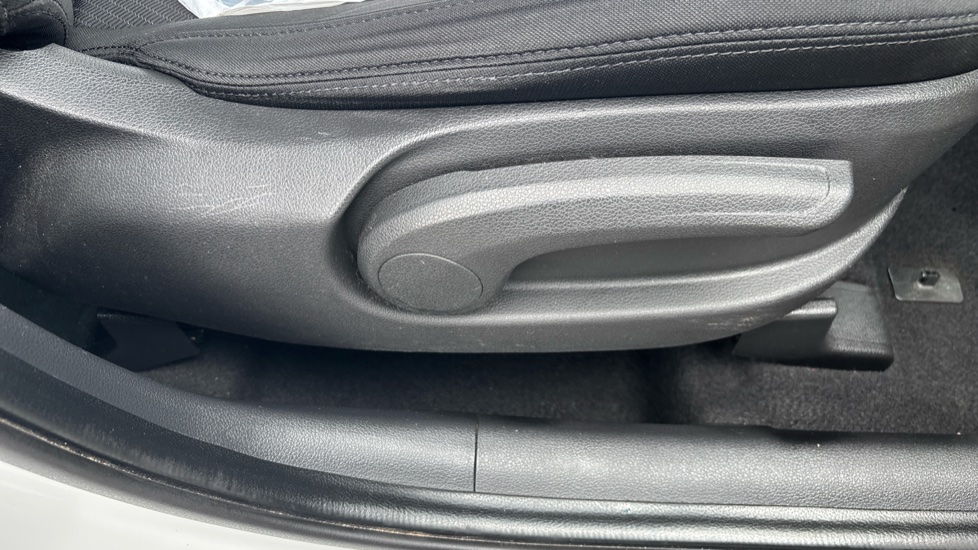 Hyundai TUCSON 1.6 GDi S Connect 5dr 2WD Petrol Estate - Image 32