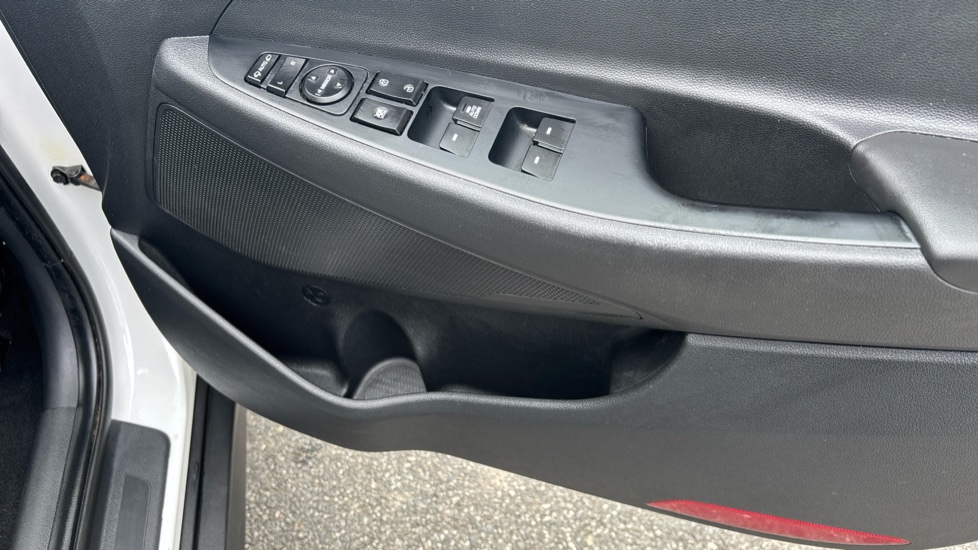 Hyundai TUCSON 1.6 GDi S Connect 5dr 2WD Petrol Estate - Image 33