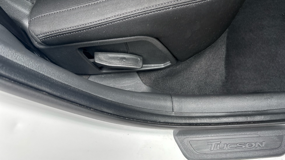 Hyundai TUCSON 1.6 GDi S Connect 5dr 2WD Petrol Estate - Image 35