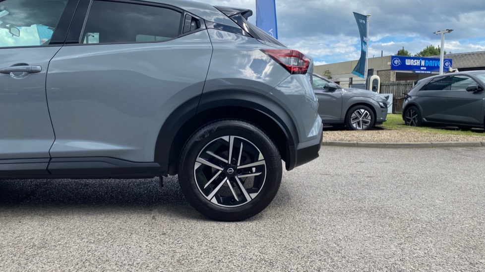 Nissan Juke 1.0 DiG-T N-Connecta 5dr DCT Petrol Hatchback - Image 7