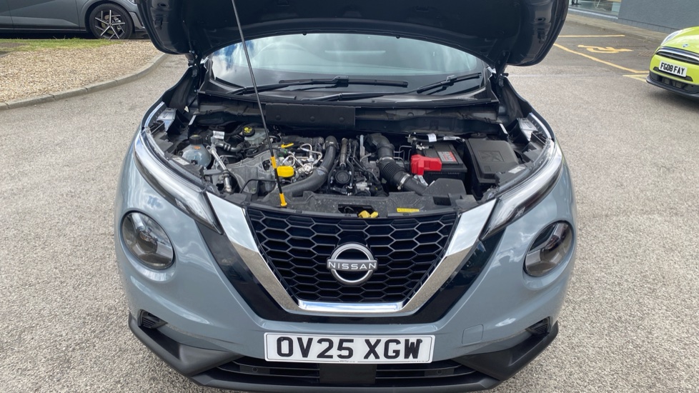 Nissan Juke 1.0 DiG-T N-Connecta 5dr DCT Petrol Hatchback - Image 8