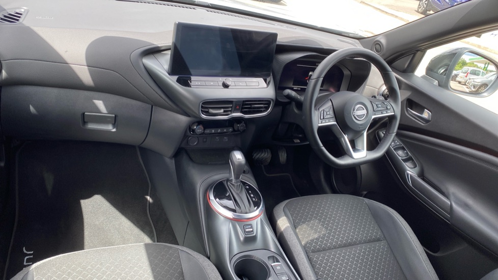 Nissan Juke 1.0 DiG-T N-Connecta 5dr DCT Petrol Hatchback - Image 9