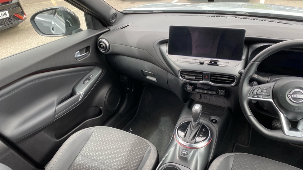 Nissan Juke 1.0 DiG-T N-Connecta 5dr DCT Petrol Hatchback - Image 14