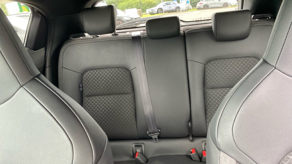 Nissan Juke 1.0 DiG-T N-Connecta 5dr DCT Petrol Hatchback - Image 15