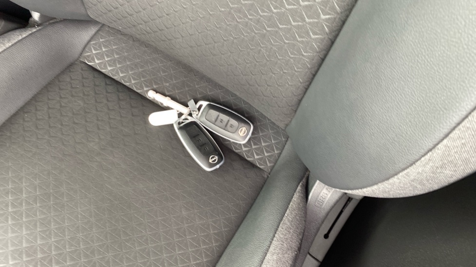 Nissan Juke 1.0 DiG-T N-Connecta 5dr DCT Petrol Hatchback - Image 20