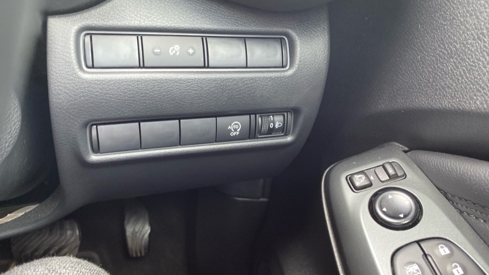 Nissan Juke 1.0 DiG-T N-Connecta 5dr DCT Petrol Hatchback - Image 24