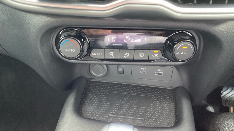 Nissan Juke 1.0 DiG-T N-Connecta 5dr DCT Petrol Hatchback - Image 28