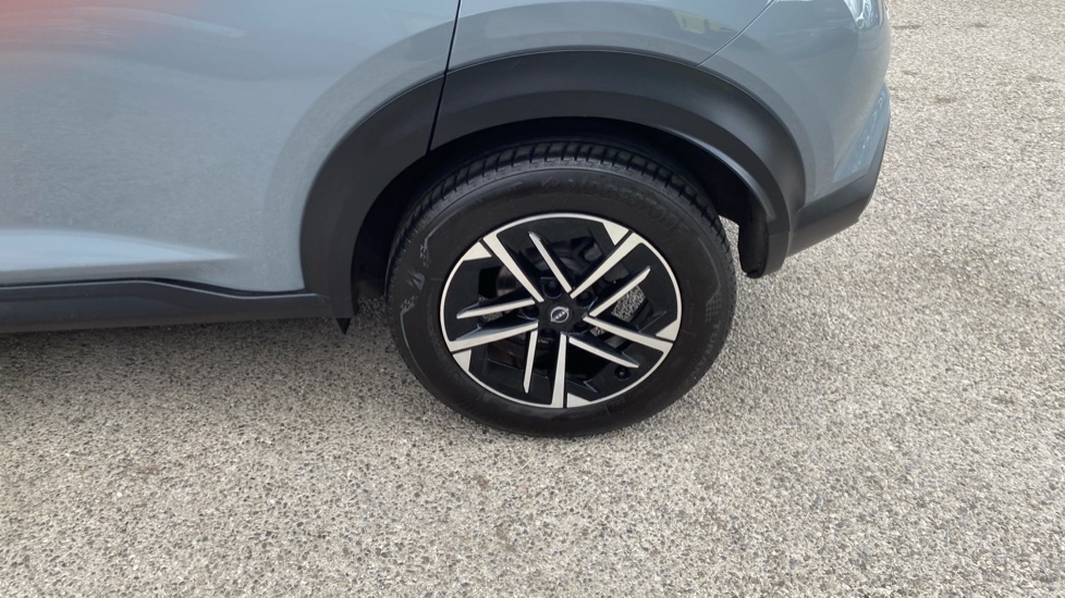 Nissan Juke 1.0 DiG-T N-Connecta 5dr DCT Petrol Hatchback - Image 37