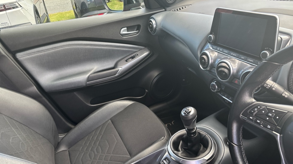 Nissan Juke 1.0 DiG-T 114 Tekna 5dr Petrol Hatchback - Image 14