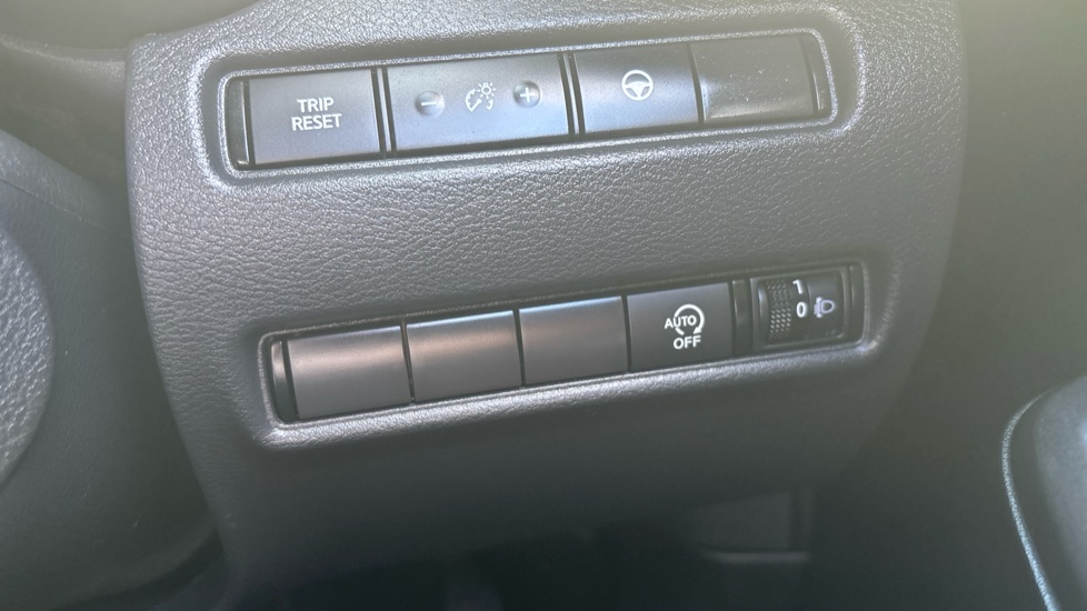Nissan Juke 1.0 DiG-T 114 Tekna 5dr Petrol Hatchback - Image 28