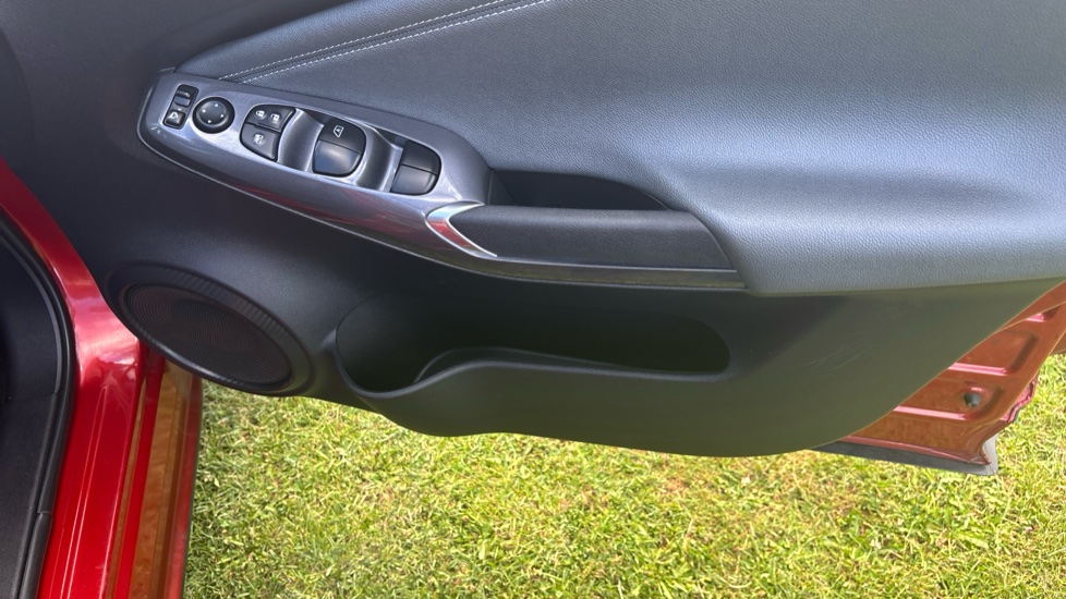 Nissan Juke 1.0 DiG-T 114 Tekna 5dr Petrol Hatchback - Image 31