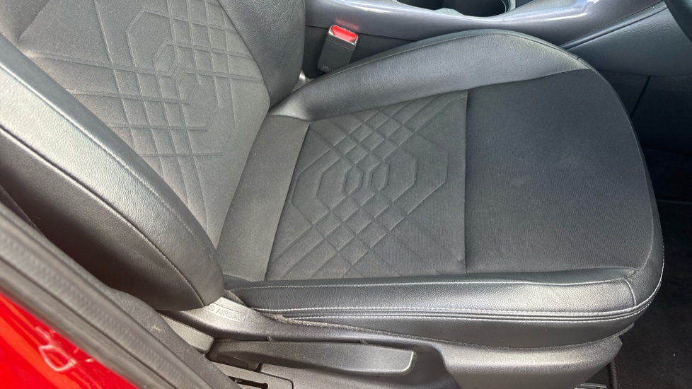 Nissan Juke 1.0 DiG-T 114 Tekna 5dr Petrol Hatchback - Image 33