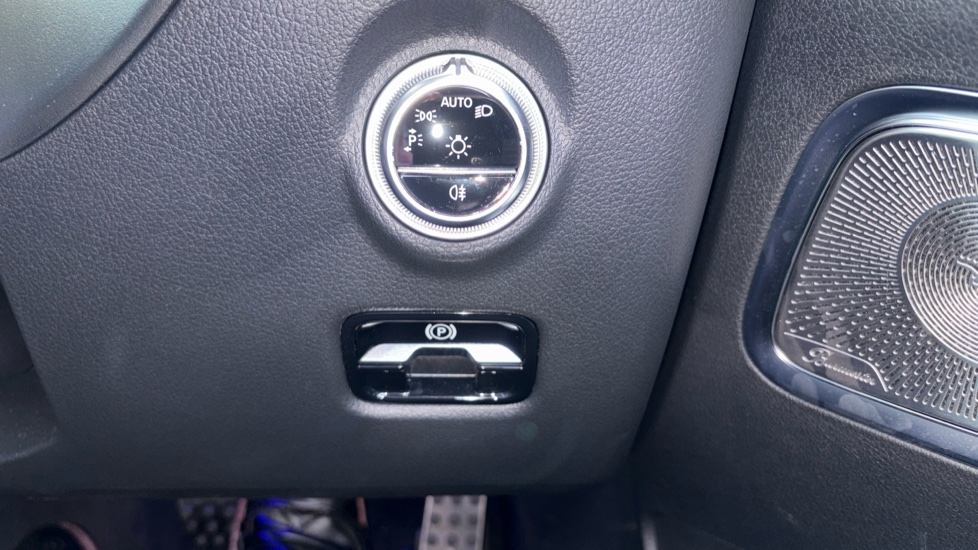Mercedes-Benz C-Class C200 AMG Line Premium Plus 4dr 9G-Tronic Petrol Saloon - Image 23