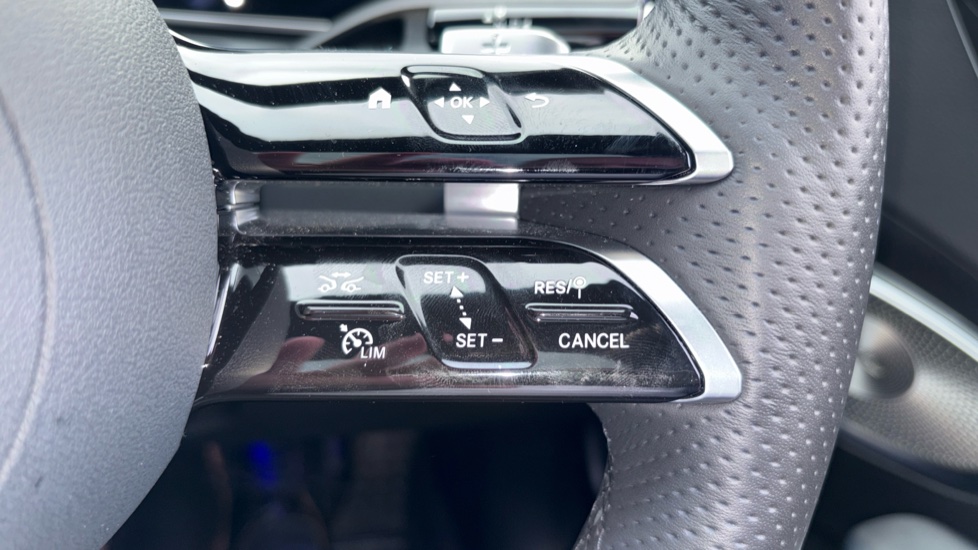 Mercedes-Benz C-Class C200 AMG Line Premium Plus 4dr 9G-Tronic Petrol Saloon - Image 24