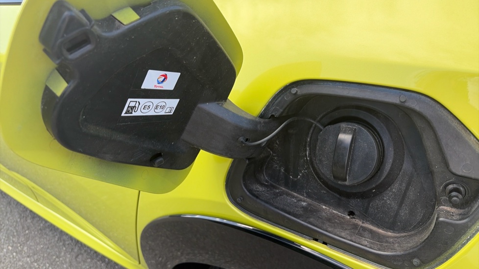 Peugeot 208 1.2 Hybrid 136 GT 5dr e-DSC6 Petrol Hatchback - Image 30