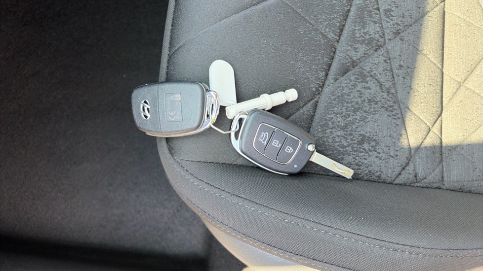 Hyundai BAYON 1.0 TGDi 48V MHEV Premium 5dr DCT Petrol Hatchback - Image 20