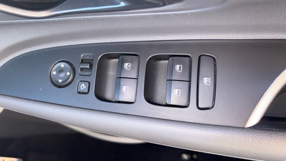 Hyundai BAYON 1.0 TGDi [120] 48V MHEV Ultimate 5dr DCT Petrol Hatchback - Image 21