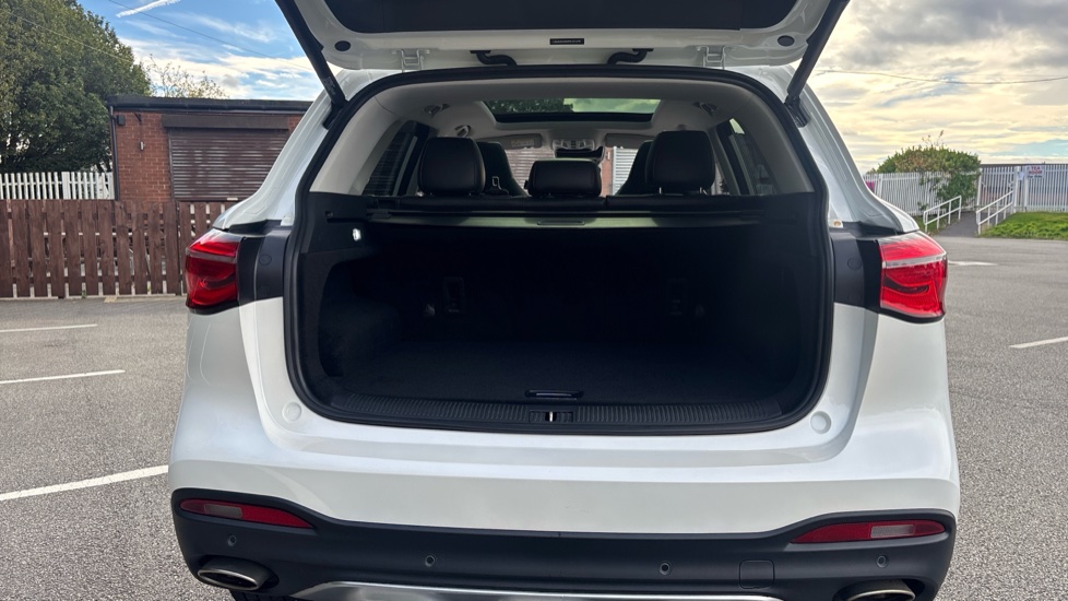 MG HS 1.5 T-GDI Exclusive 5dr DCT Petrol Hatchback - Image 4