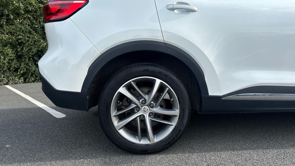 MG HS 1.5 T-GDI Exclusive 5dr DCT Petrol Hatchback - Image 7