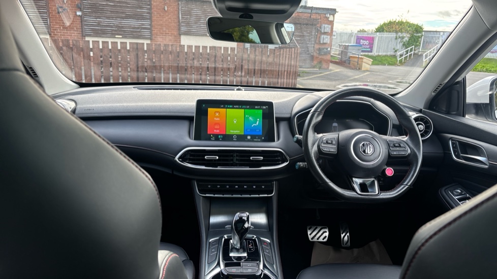 MG HS 1.5 T-GDI Exclusive 5dr DCT Petrol Hatchback - Image 10