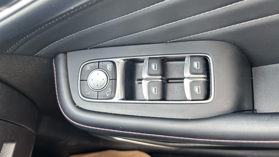 MG HS 1.5 T-GDI Exclusive 5dr DCT Petrol Hatchback - Image 23
