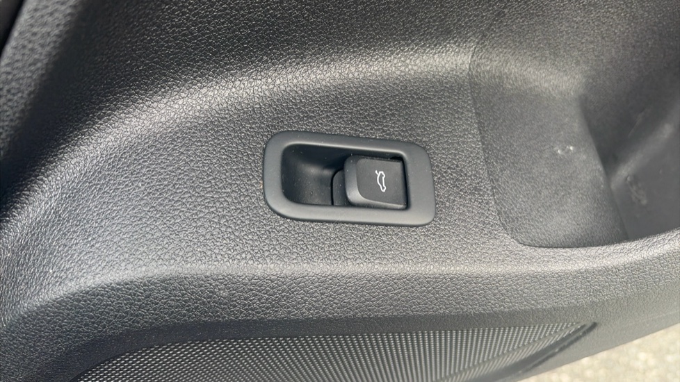 Audi Q2 35 TFSI S Line 5dr S Tronic Petrol Estate - Image 30