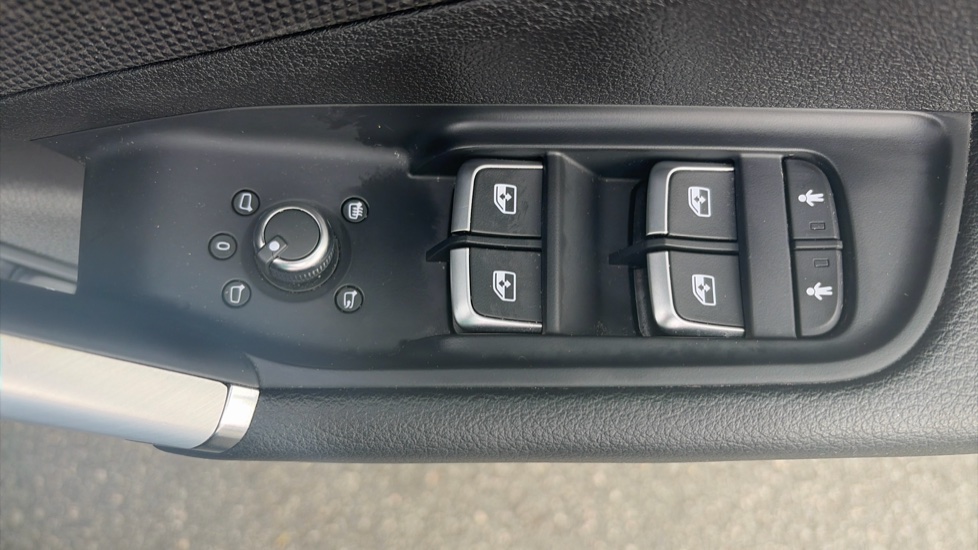 Audi Q2 35 TFSI S Line 5dr S Tronic Petrol Estate - Image 31