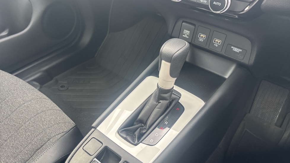 Honda Jazz 1.5 i-MMD Hybrid SR 5dr eCVT Hybrid Hatchback - Image 13